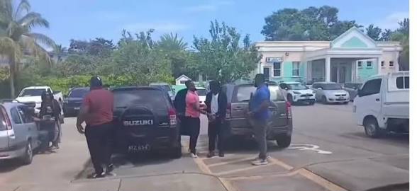 Nigeriano de 19 años radicado en el Reino Unido arrestado mientras intentaba exportar cocaína desde Barbados (vídeo)