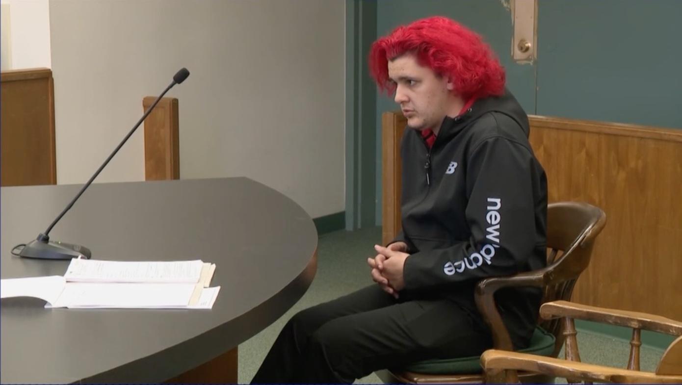 Delincuente sexual registrado, de 29 años, arrestado cuando intentaba inscribirse en la escuela secundaria cuando era adolescente después de ser condenado por el mismo delito