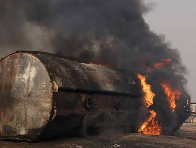 11-personas-quemadas-mientras-la-recoleccion-de-combustible-provoca-la.jpg