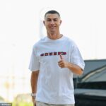 Cristiano Ronaldo sonríe en su regreso a los entrenamientos de Al-Nassr tras abandonar la concentración de Portugal