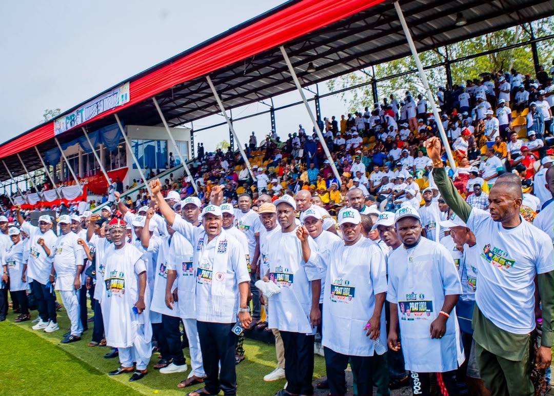 Tompolo lleva el movimiento puerta a puerta de PBAT a Owerri y despliega 30 vehículos de campaña mientras Uzodimma apoya la candidatura de Tinubu para 2027.