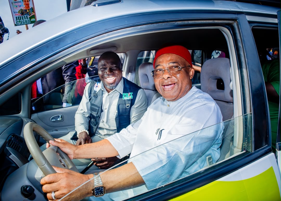 Tompolo lleva el movimiento puerta a puerta de PBAT a Owerri y despliega 30 vehículos de campaña mientras Uzodimma apoya la candidatura de Tinubu para 2027.
