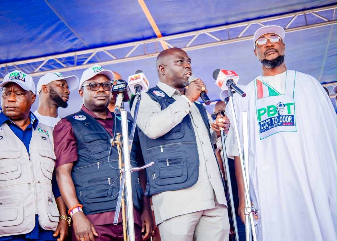 Tompolo lleva el movimiento puerta a puerta de PBAT a Owerri y despliega 30 vehículos de campaña mientras Uzodimma apoya la candidatura de Tinubu para 2027.