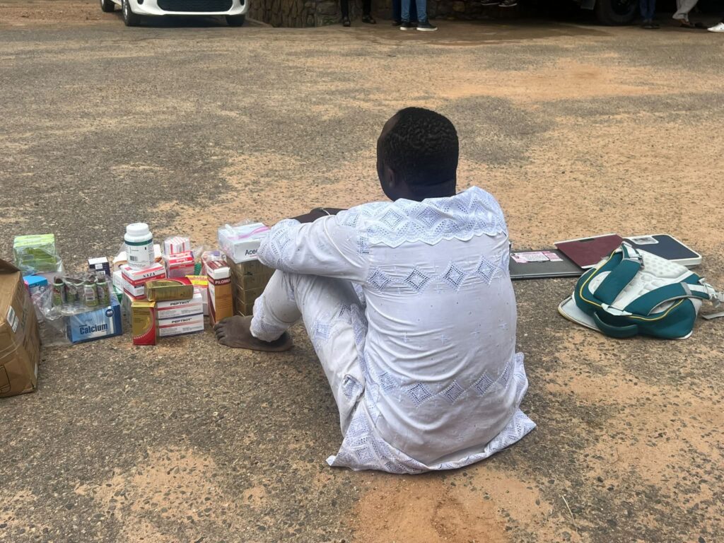 La-policia-arresta-a-un-medico-falso-en-Ibadan.jpg