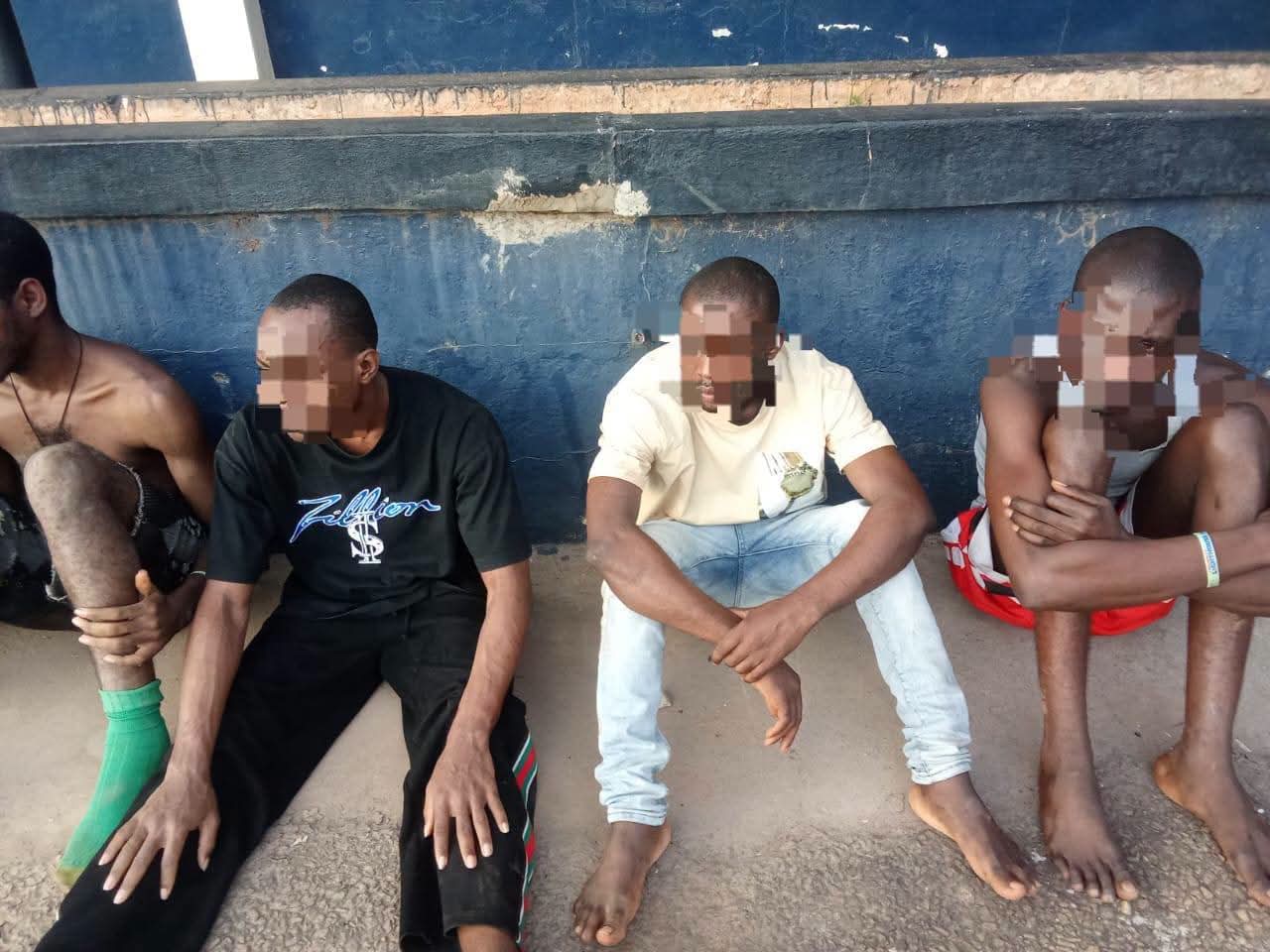 Ocho nigerianos arrestados en Ghana por agredir a un hombre de 21 años como parte de una “iniciación” de fraude en Internet