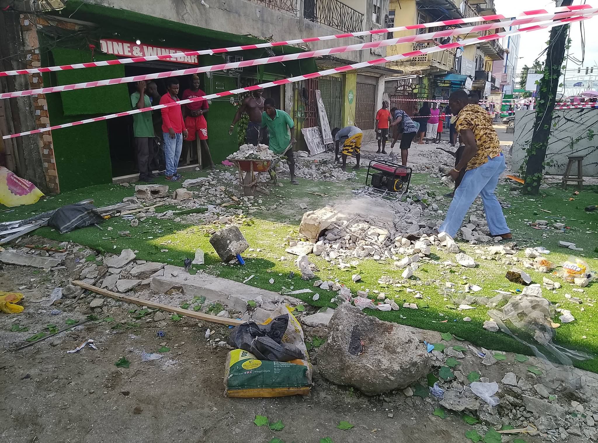 Cuatro heridos en el derrumbe de un edificio de 60 años en Rivers