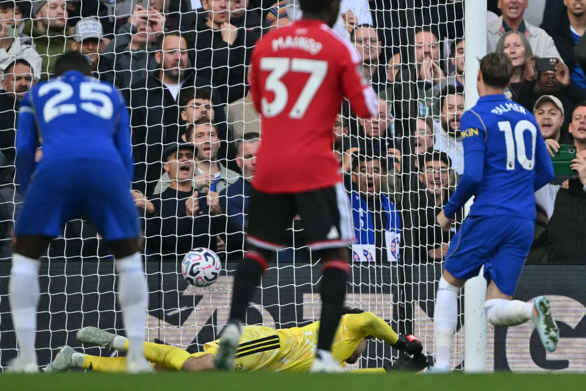 Chelsea venció 2-0 al Man Utd y acercó a Carrick a la salida