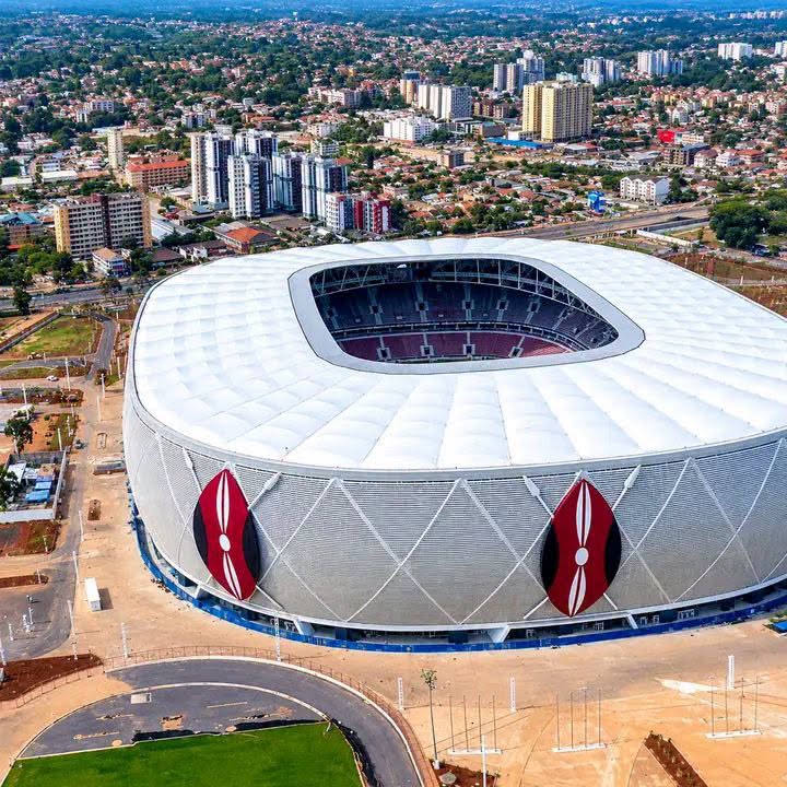 Ajax-y-Bayern-Munich-inauguraran-el-historico-Estadio-Internacional-Raila.jpg