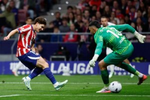 Alvarez-despide-al-Atletico-para-ganar-al-Deportivo.jpg