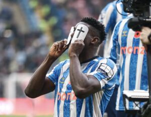 Awoniyi-anota-el-primer-gol-de-la-EPL-para-Coventry.jpeg