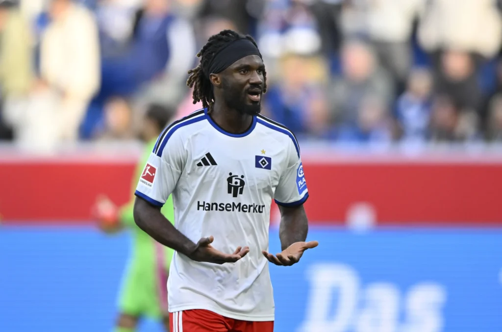 Bundesliga-Moffi-fue-sustituido-en-la-victoria-del-Hamburgo-sobre.webp