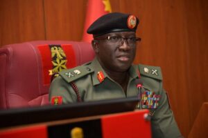 COAS-Shaibu-impulsa-un-entrenamiento-militar-moderno-y-un-intercambio.jpg