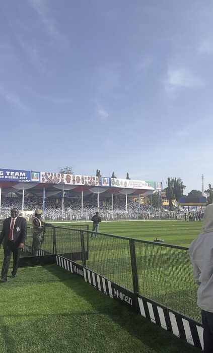 Campana-de-APC-Los-seguidores-duermen-en-las-calles-Estadio.jpeg