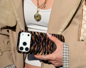Como-disenar-la-funda-de-tu-telefono-para-complementar-tus.png