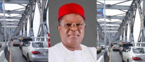 David-Umahi-mira-su-trabajo-Los-automovilistas-reaccionan-ante.jpg