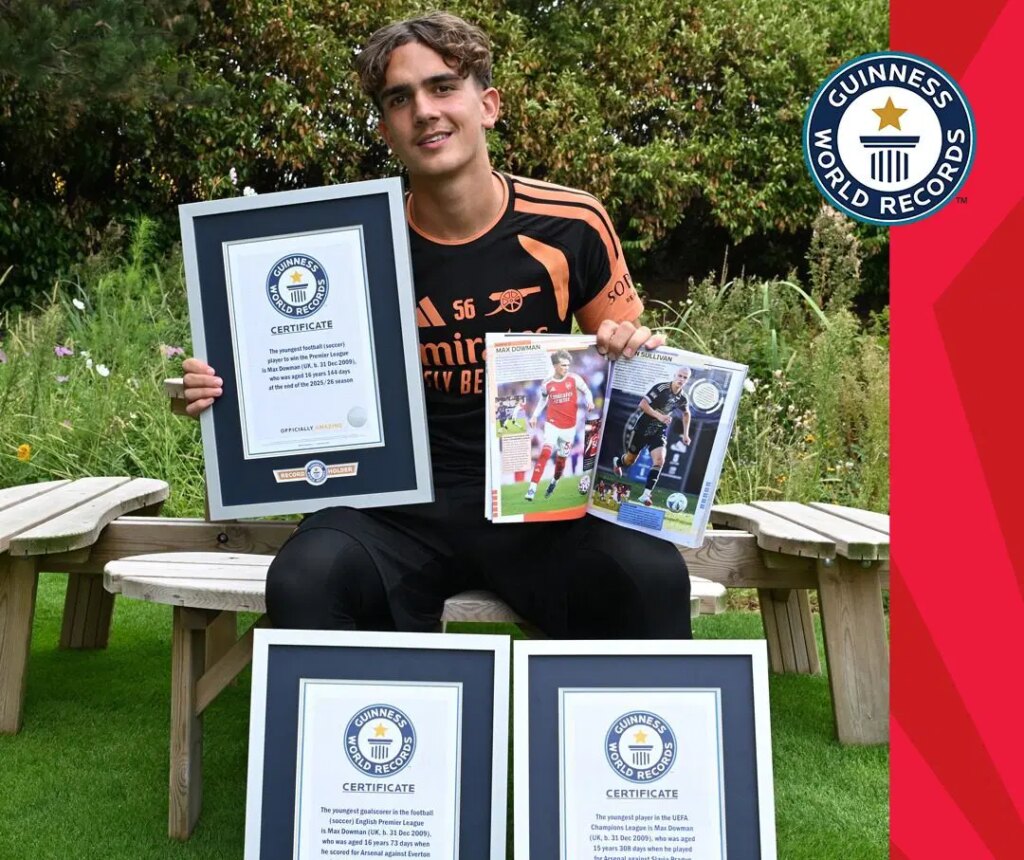 Dowman-de-16-anos-del-Arsenal-recibe-tres-certificados-del.jpeg
