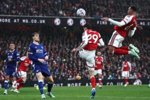 EPL-Arsenal-derrota-al-Everton-y-se-adelanta-tras-la.jpg