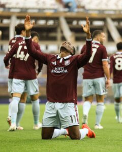 EPL-Jackson-despide-a-Brace-mientras-Aston-Villa-detiene-la.jpg