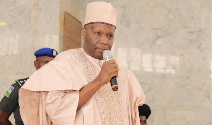 El-gobernador-de-Gombe-libera-10320-millones-de-naira-para.jpg