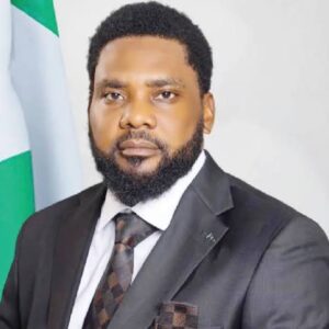El-gobernador-de-Kogi-felicita-a-Mustapha-Abdullahi-por-la.jpg