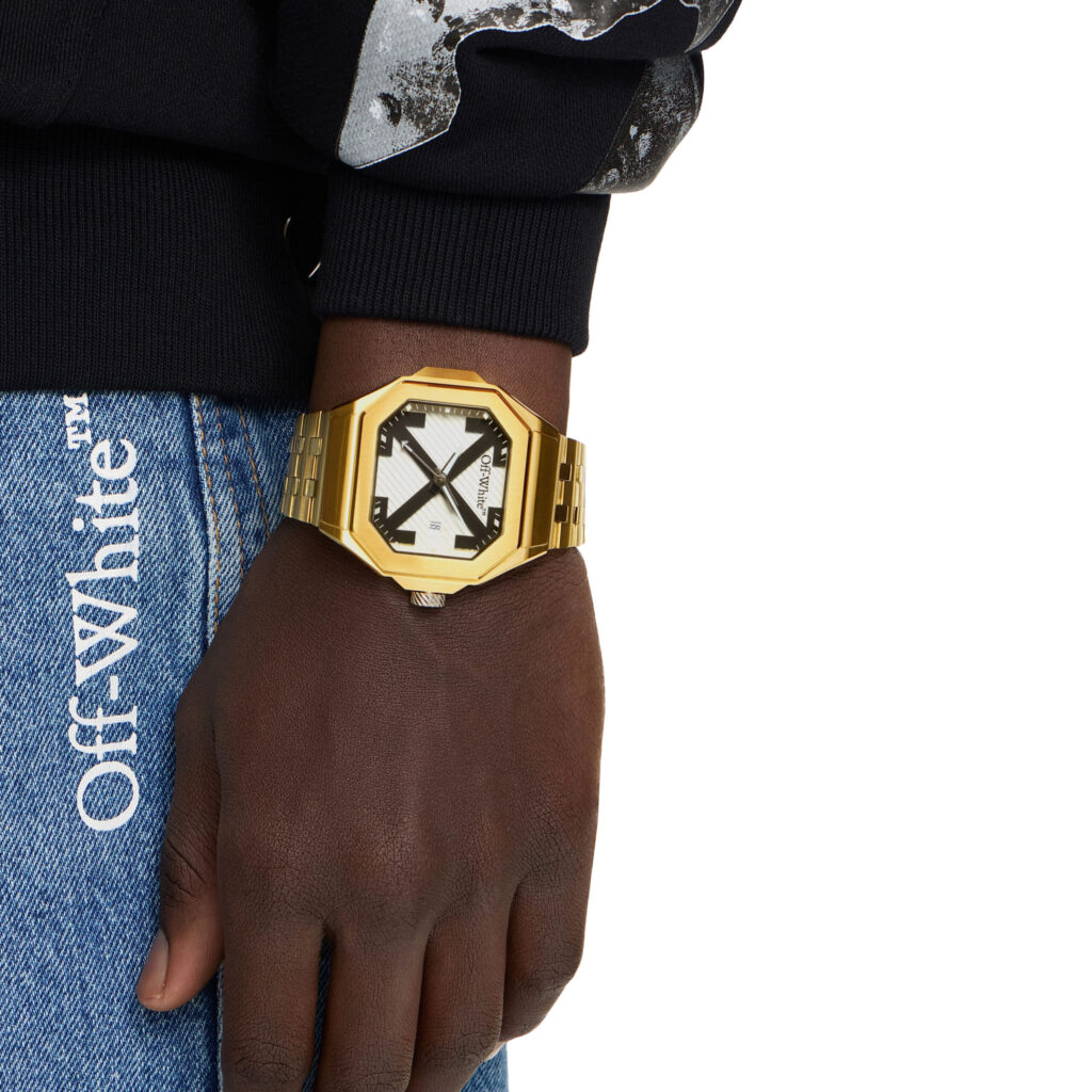 El-reloj-HEAVY-DUTY-de-color-blanquecino-hace-una-declaracion.jpg