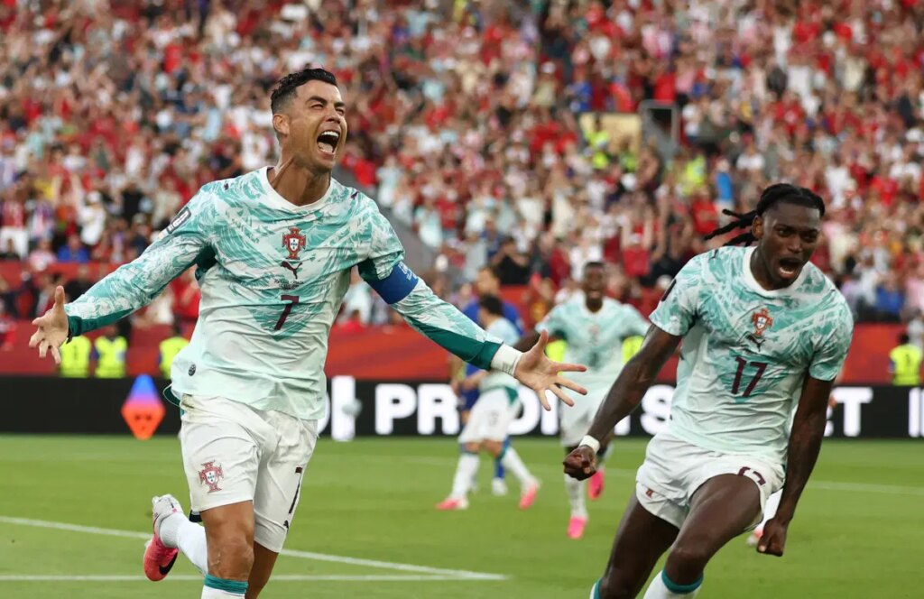 Fernandes-elogia-al-mayor-simbolo-de-Portugal-Ronaldo-y-llama.jpg