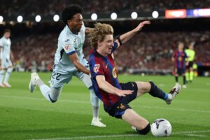 Gordon-marca-el-primer-gol-del-Barca-en-la-victoria.jpg