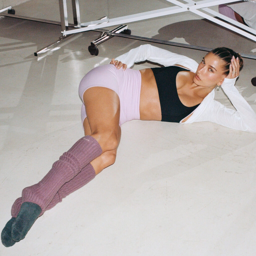 Hailey-Bieber-y-Adanola-aportan-una-version-personal-del-Balletcore.jpg
