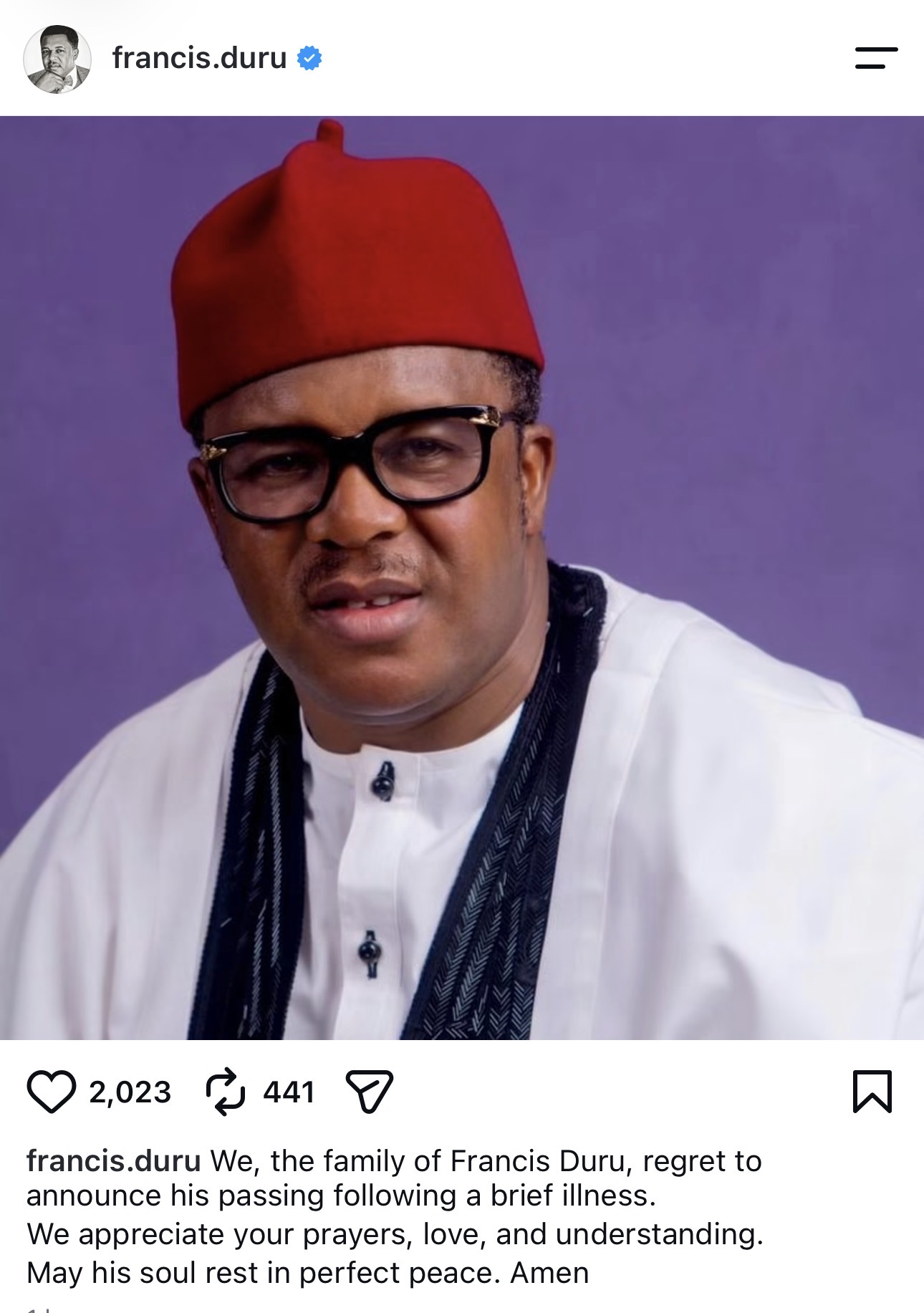 Un retrato del veterano actor nigeriano Francis Duru con un texto de declaración superpuesto que anuncia su fallecimiento después de una breve enfermedad. 
