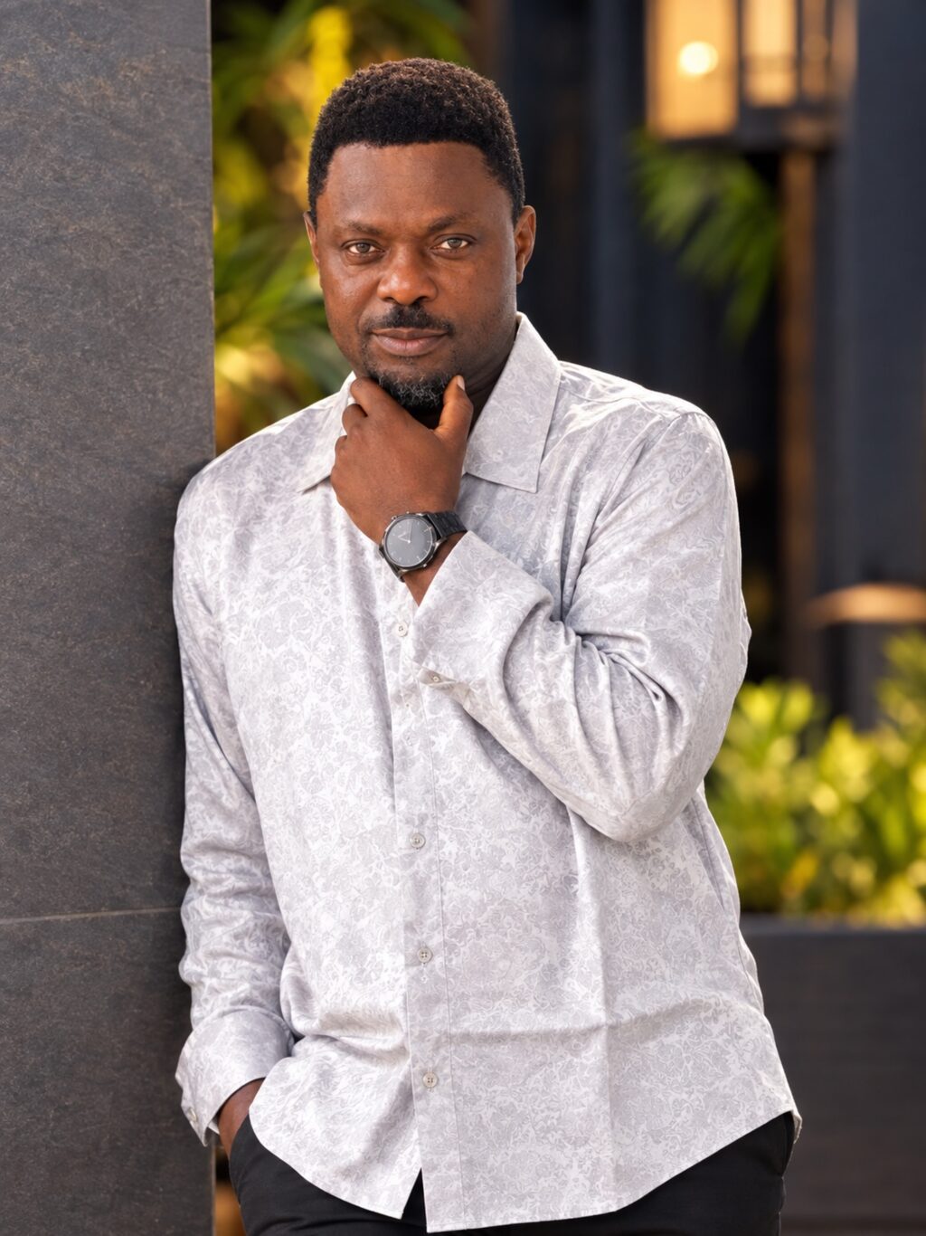 Kunle-Afod-Biografia-Anos-Esposa-Ninos-Peliculas-Valor-neto.jpg
