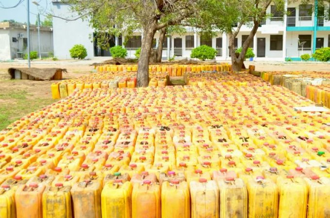 La-aduana-incauta-en-Adamawa-38000-litros-de-gasolina-por.jpg
