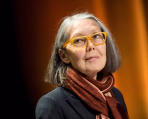 La-autora-canadiense-Anne-Carson-de-76-anos-gana-el.avif
