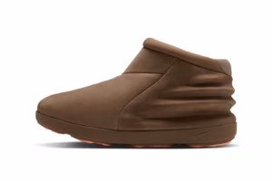 La-bota-de-recuperacion-247-de-Nike-aporta-una-nueva.com2Fimage2F20262F102F132Fnike-24-7-recovery-boot-ir0450-200-dark-drift.avif