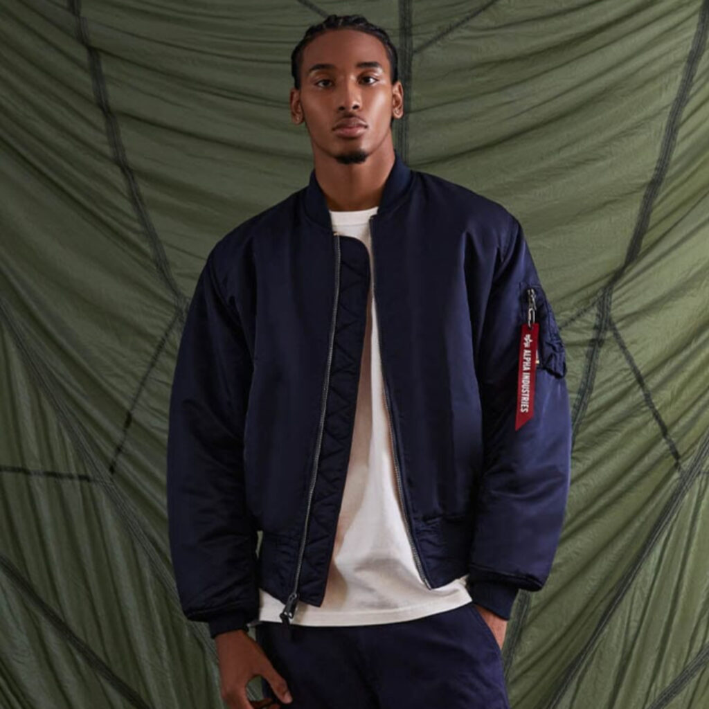 La-chaqueta-bomber-Alpha-Industries-MA-1-es-una-opcion-confiable.jpg