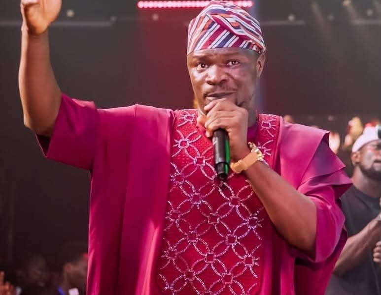 La-familia-anuncia-la-muerte-del-cantante-de-gospel-Toluwanisings.jpg