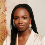 La fundadora nigeriano-estadounidense Yinka Ogunbiyi echa un primer vistazo al robot de asistencia para trenzas de HaloBraid