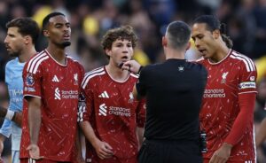 La-tarjeta-roja-cambio-el-juego-Van-Dijk-reacciona-a.jpeg