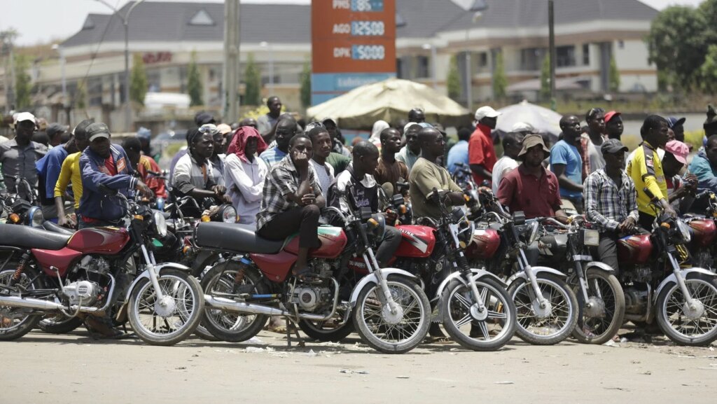 Los-motociclistas-comerciales-en-Ikom-se-embarcan-en-oraciones-y.jpg