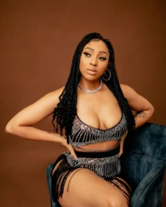 Nadia-Nakai-advierte-que-los-amigos-pueden-orquestar-la-caida.webp