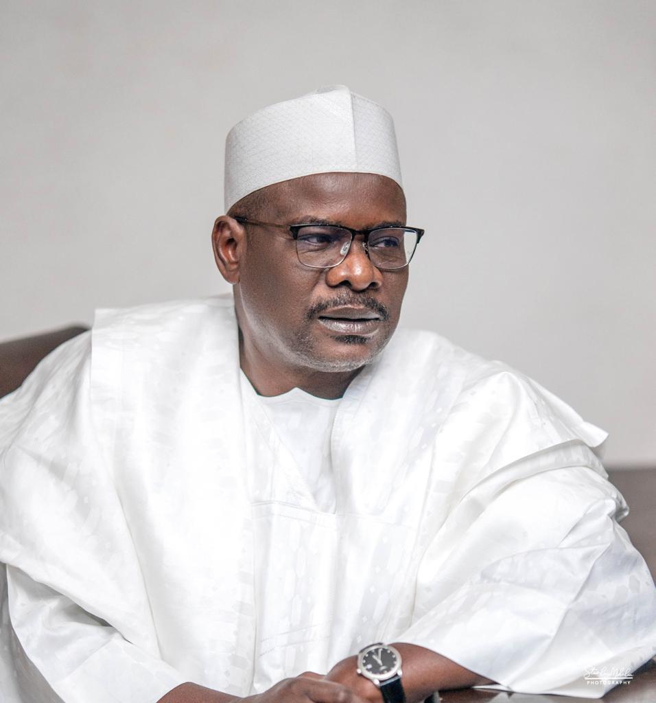 Ndume-se-reune-con-el-nuevo-comandante-del-teatro-sobre.jpg