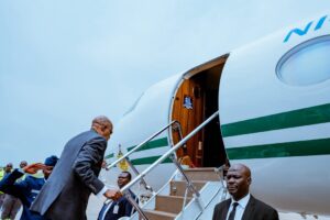 Nutricion-Shettima-parte-de-Abuja-para-un-intercambio-de-liderazgo.jpeg