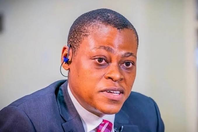 Rufai-Oseni-desafia-a-Tinubu-por-el-subsidio-al-combustible.jpg