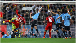 Suarez-mato-la-esperanza-de-Africa-Ayew-de-Ghana.png