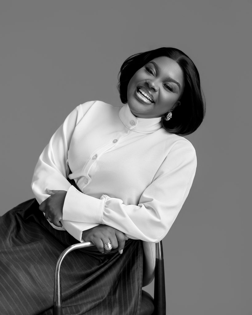 Sunmisola-Agbebi-Biografia-Edad-Marido-Hijo-Canciones-Valor-neto.jpg