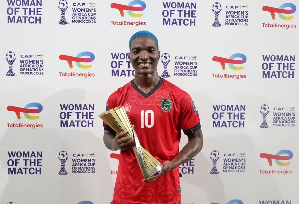 Temwa-Chawinga-se-convierte-en-la-primera-mujer-africana-en.webp