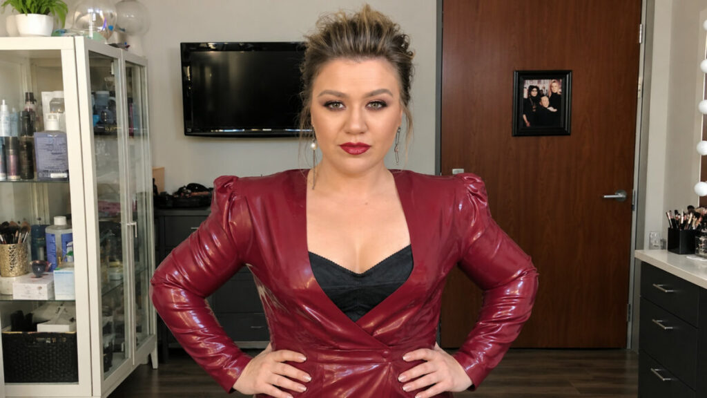 Una-tienda-de-Brooklyn-afirma-que-Kelly-Clarkson-paso-solo.jpg