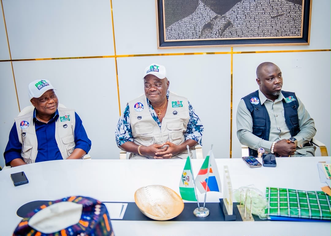 Tompolo lleva el movimiento puerta a puerta de PBAT a Owerri y despliega 30 vehículos de campaña mientras Uzodimma apoya la candidatura de Tinubu para 2027.