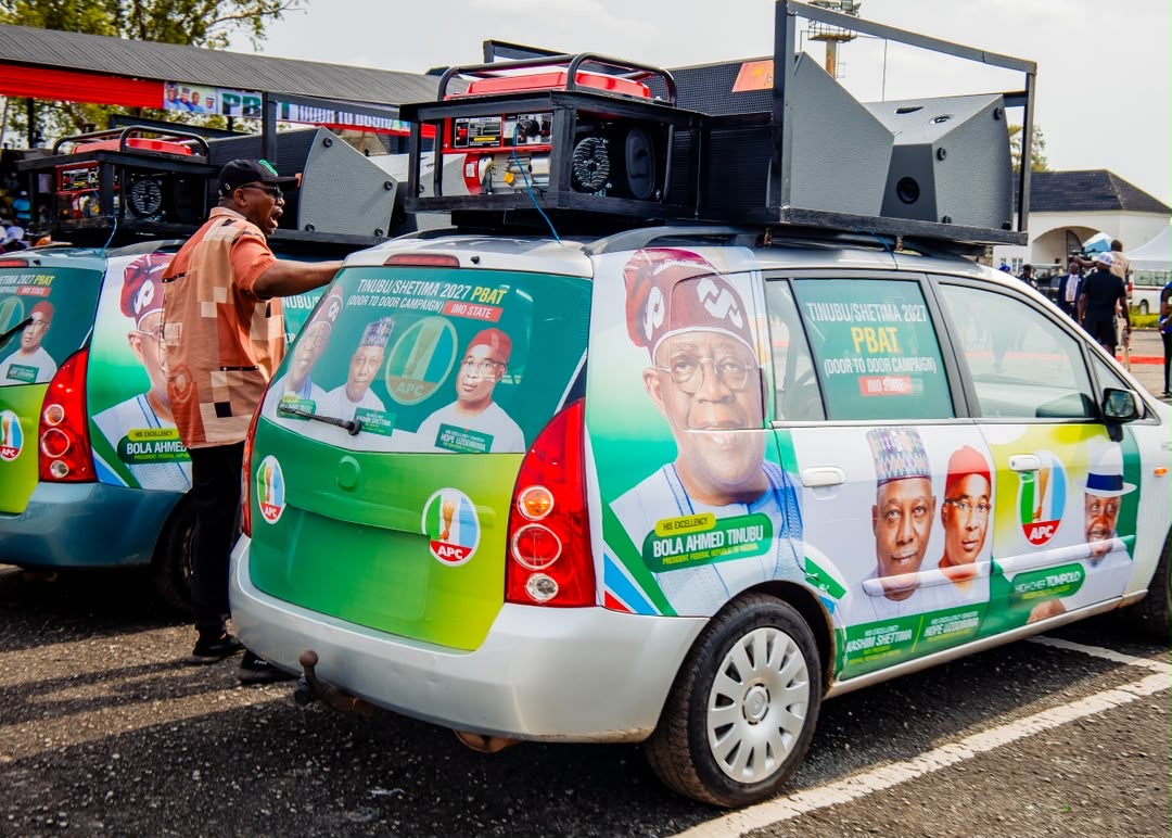 Tompolo lleva el movimiento puerta a puerta de PBAT a Owerri y despliega 30 vehículos de campaña mientras Uzodimma apoya la candidatura de Tinubu para 2027.
