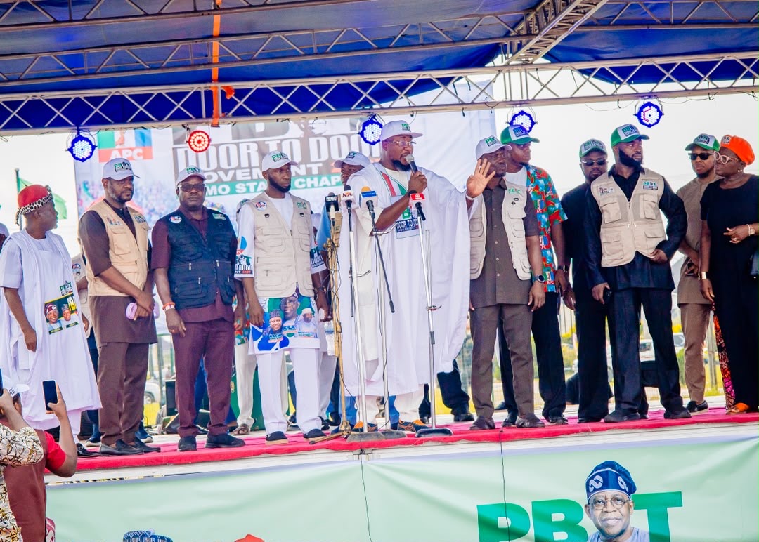 Tompolo lleva el movimiento puerta a puerta de PBAT a Owerri y despliega 30 vehículos de campaña mientras Uzodimma apoya la candidatura de Tinubu para 2027.