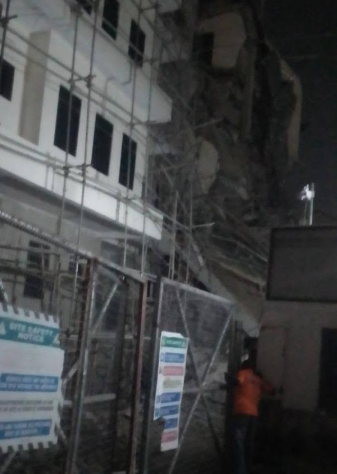 Un herido al derrumbarse parcialmente un edificio de cinco plantas en Abuya